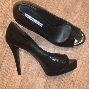 Vera wang lavender patent leather pump heels
